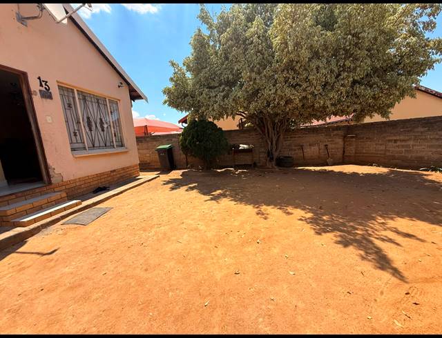 2 BEDROOM HOUSE FOR SALE IN TLHABANE WEST